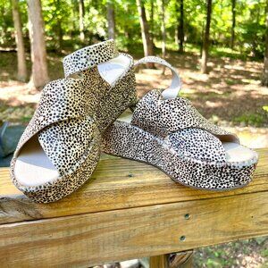 Leather dyed cow hyde Sandals by Matisse - Size 8